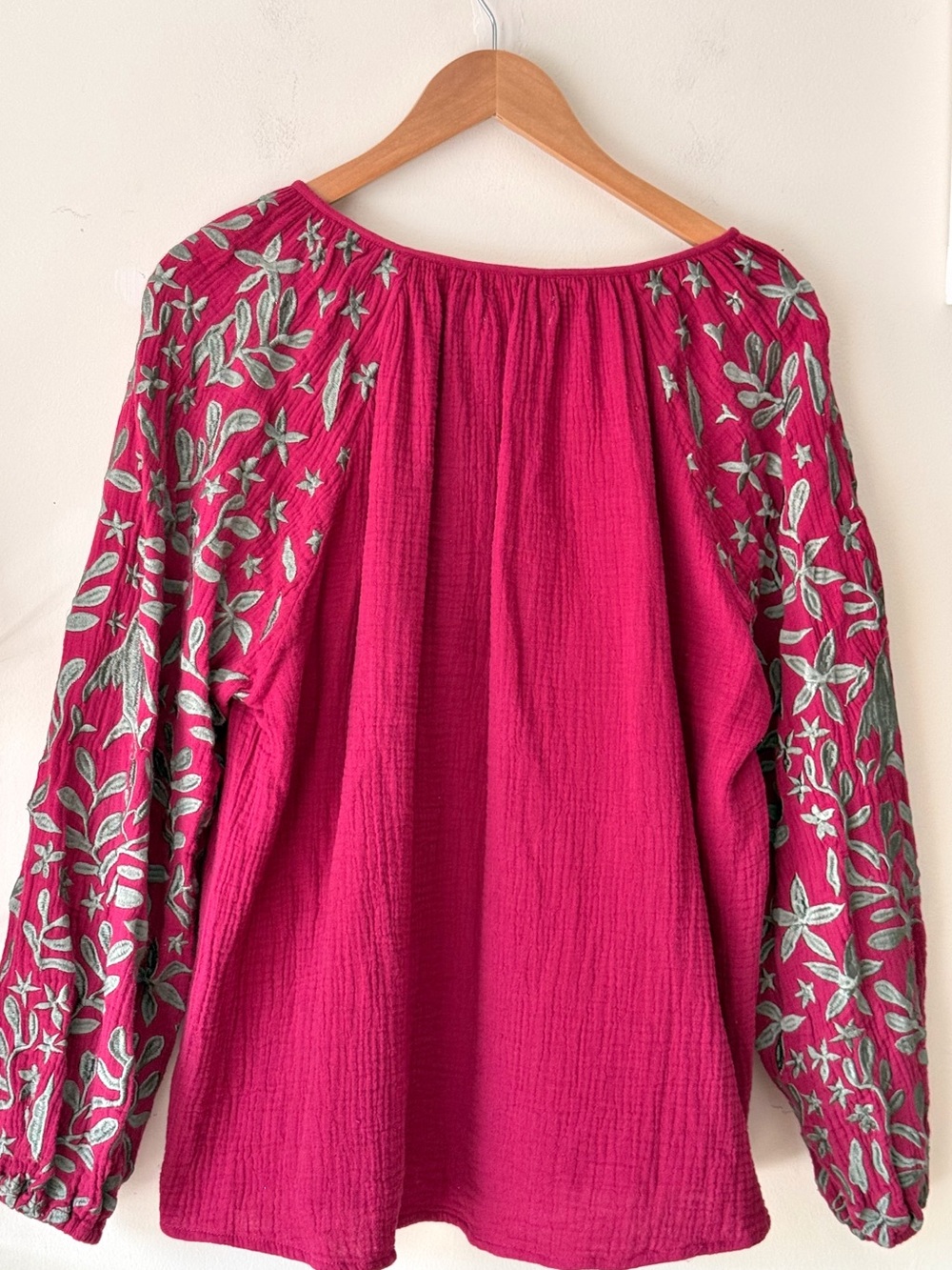 Voyageur by Mersea Palermo Cotton Embroidered Blouse Berry/Light Gray Size Large - Picture 8 of 12